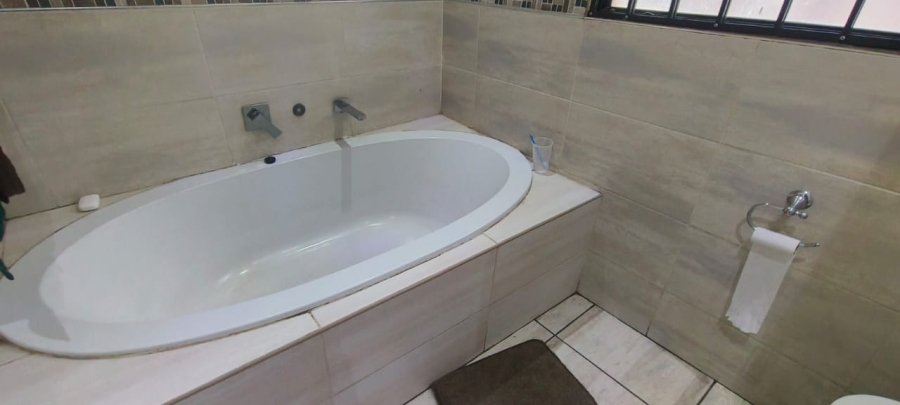 3 Bedroom Property for Sale in Tlhabane North West